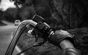 ¿Son obligatorios los guantes para moto en 2026? Son obligatorios los guantes para moto